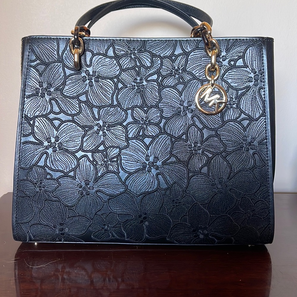 Black Michael Kors leather tote super cute and brand new!
